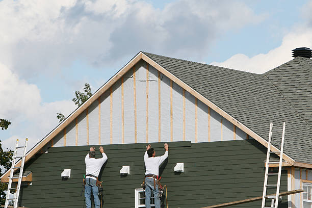 Professional Siding Contractor technician working in Mount Vernon, TX